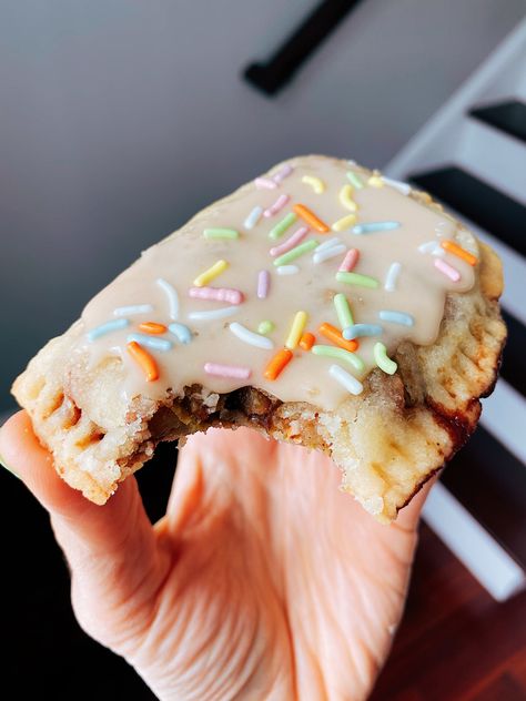 Single-serving Cinnamon Apple Pop Tart - Mini Batch Baker Tart Vegan, Poptart Recipe, Apple Pop, Single Serve Desserts, Single Serving Recipes, Pop Tart, Mini Tart, Cinnamon Apple, Single Serving