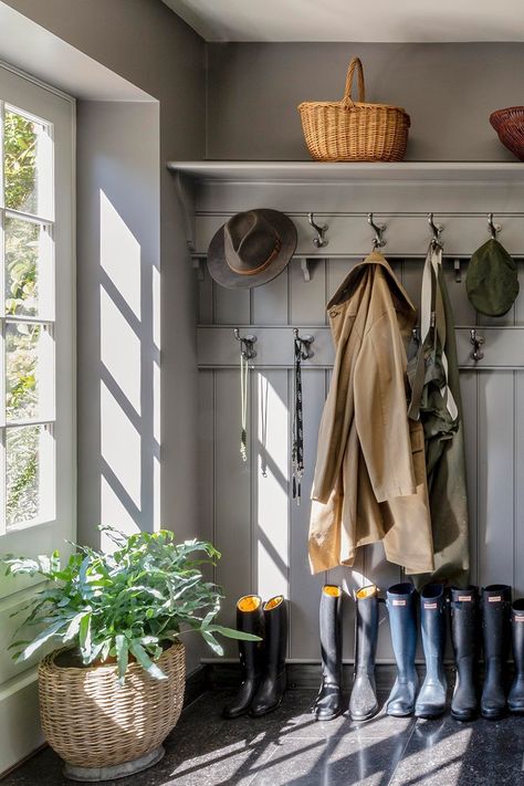 Living Room Dresser Decor, Room Dresser Decor, Living Room Dresser, Boot Room Utility, Utility Room Designs, Room Dresser, Country House Interior, Mudroom Design, Flower Room