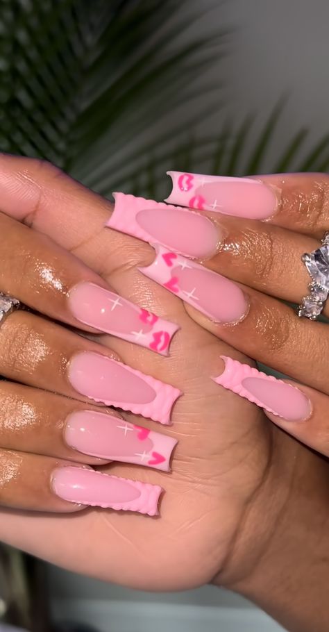 Short Set Acrylic Nails Pink, Pink Long Acrylic Nails Art Designs, Long Nails Inspiration Art Designs, Pink Girly Nails Acrylic, Acrylic Nail Set, Colored Acrylic Nails, Girly Acrylic Nails, Dope Nail Designs, Glow Nails