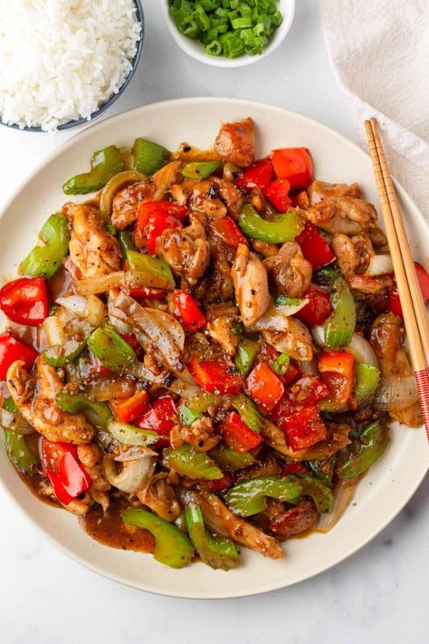 Black Pepper Chicken! The chicken is tender and moist, cooked with peppers, celery, and onions, and tossed with an easy black pepper sauce. This black pepper chicken is perfect for dinner! Pan Grilled Chicken, Pepper Chicken Recipe, Black Pepper Sauce, Black Pepper Chicken, Recipes With Chicken And Peppers, Simple Family Meals, Budget Family Meals, Chicken Base, Pepper Chicken