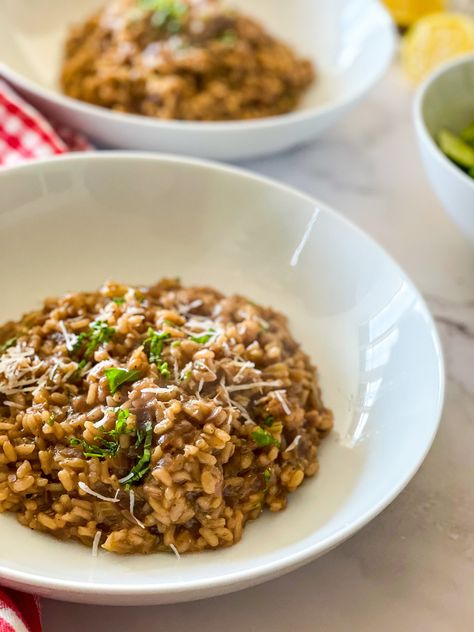 Carmelized Onion Risotto Recipes, Caramelized Onion Risotto, Onion Risotto, Caramalised Onions, Vegetarian Risotto, Tenderstem Broccoli, Caramelised Onion, Carmelized Onions, Healthy Dinner Options