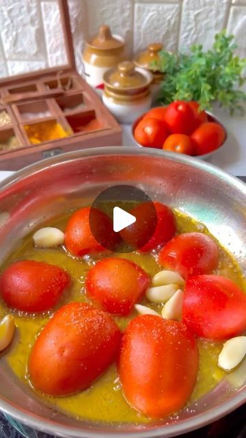 How To Make Tomato Chutney, Chakla Belan Design, Tomato Chutney Recipes Indian, Sabji Recipe, Tomato Chutney Recipe, How To Make Red, Red Chilli Powder, Tomato Chutney, Indian Cooking Recipes