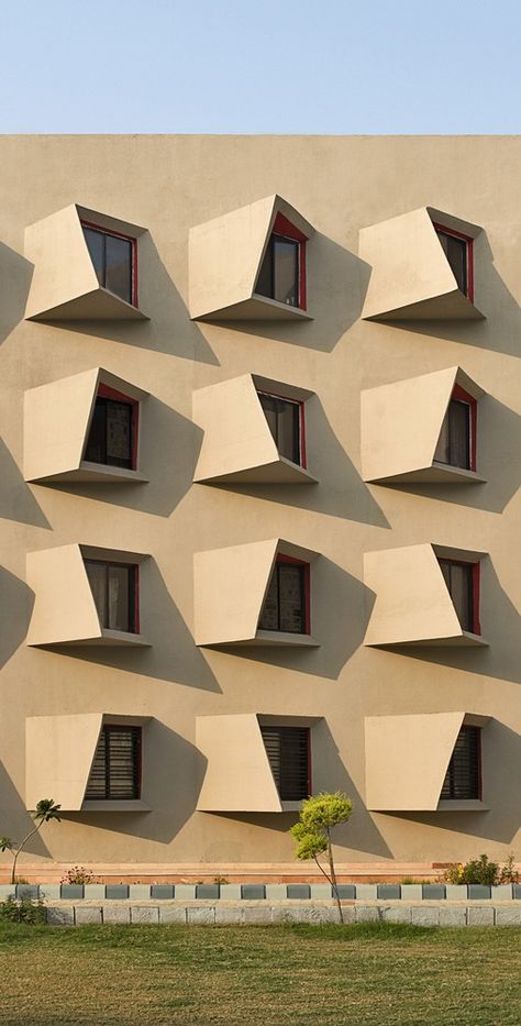 Facade architecture Architecture Cool, Arsitektur Masjid, Desain Lanskap, Geometric Architecture, Apartment Architecture, Architecture Design Concept, Building Facade, Architecture Exterior, Facade Architecture