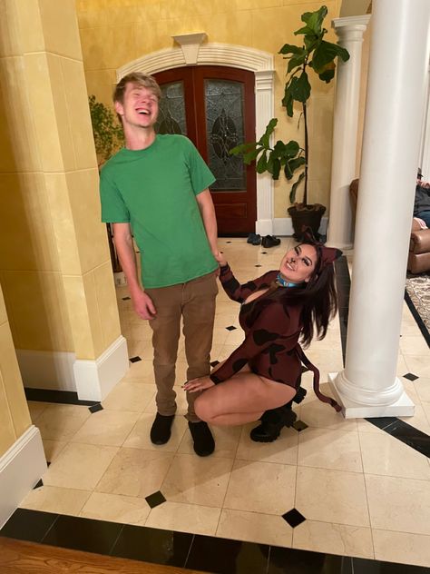 Scooby Doo And Shaggy Costume Couple, Shaggy Costume Men, Scooby And Shaggy Couples Costume, Shaggy And Scooby Costumes Couple, Scooby And Shaggy Costume, Shaggy And Scooby Costumes, Scooby Doo Makeup, Couples Halloween Costumes Creative, Shaggy Costume