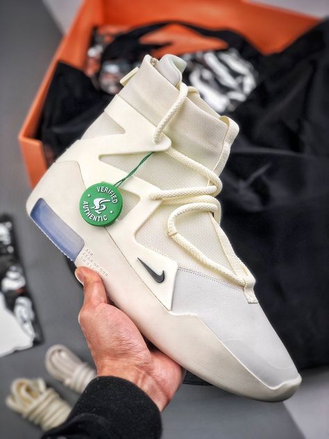 Nike Air Fear Of God, Futuristic Shoes, Fly Shoes, Rare Sneakers, Kicks Shoes, Jordan Shoes Retro, All Nike Shoes, African Clothing For Men, Winter Shoes For Women