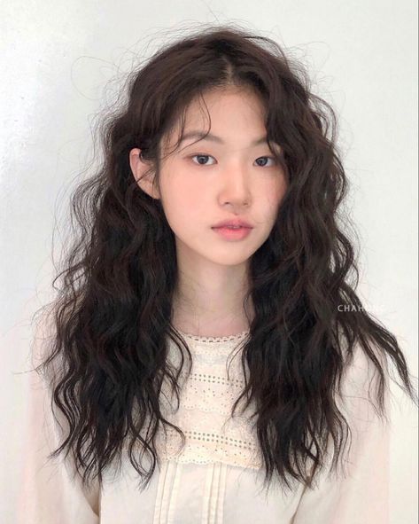 Asian Hair Perm, Curly Asian Hair, Korean Wavy Hair, Long Hair Perm, Layered Curly Hair, Hippie Hair, Wavy Haircuts, Image Swag, Hair Up Styles