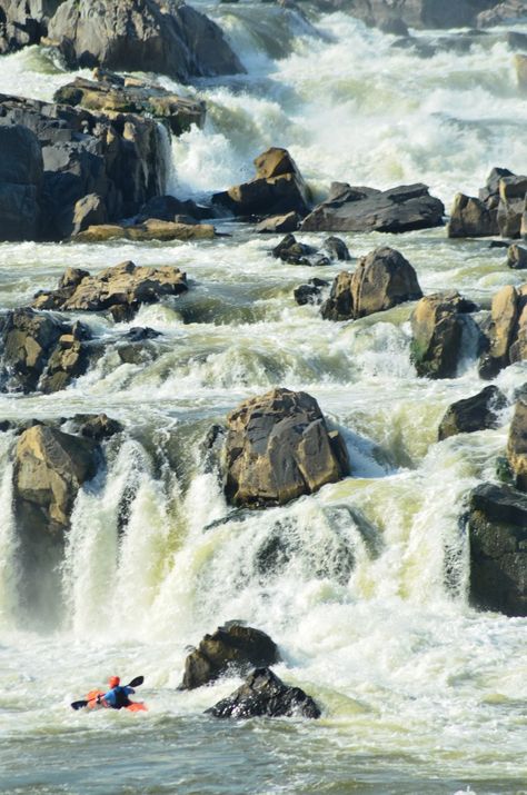 Great Falls Park, Virginia - stunning roaring power & beauty - Travel USA - Exploration America Usa Travel Map, Escalante National Monument, Virginia Travel, Virginia Is For Lovers, Kayak Adventures, Adventure Photos, Power Amp, Utah National Parks, Great Falls