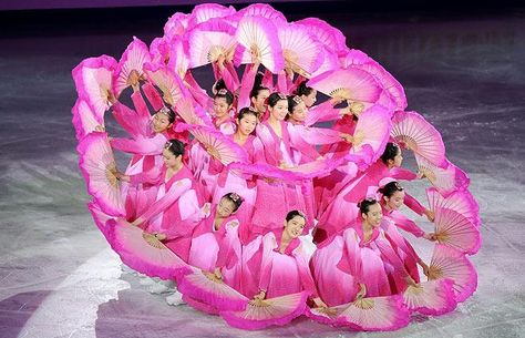 Human Flower Vietnamese Fan Dance, Rose Creature, Korean National Flower, Human Flower, Flower Fans, Winona State University, Bird Man, Chinese Dance, Korean Student