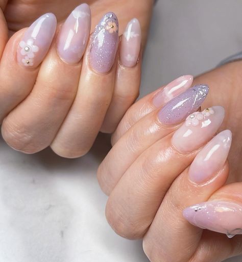 Oval Nails Designs Purple, Lavender Pearl Nails, Pearl Lavender Nails, Dreamy Purple Nails, Lavender Douyin Nails, Lilac Nail Art, Purple Fairy Nails, Fairy Purple Nails, Nail Designs Purple