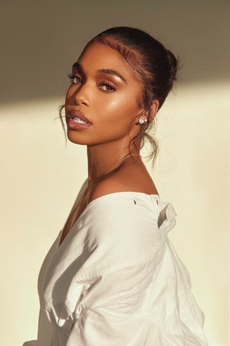 Nazjaa Instagram, Caitlyn Mwenifumbo, Birthday Shoot Ideas, Hair Extensions For Short Hair, Headshots Women, Soft Makeup Looks, Lori Harvey, Dewy Makeup, Night Beauty