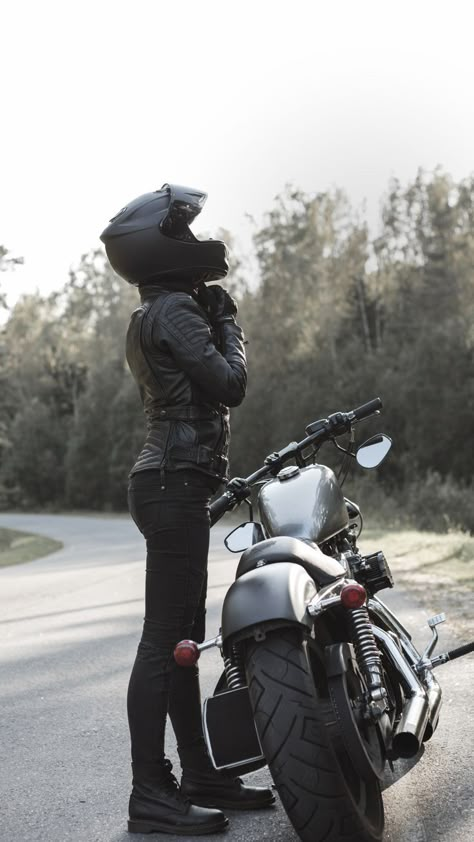 Best Motorcycle Pants for Women Motorcycles For Women, Мотоциклы Harley Davidson, Female Motorcycle Riders, Carros Vintage, Мотоциклы Cafe Racers, Motorcycles And Scooter, Bike Photoshoot, Motorbike Girl, Bike Rider