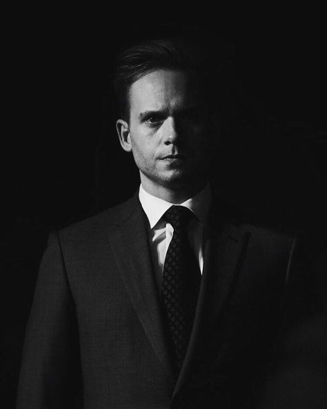 Harvey Reginald Specter on Instagram: “mike ross 🖤 • • • • • • • • #suits  #suitsusa  #mikeross” Mike Ross Suits, Mike Ross, Gentleman Haircut, Patrick J Adams, Specter Suits, Suits Tv Series, Harvey Specter Suits, Suits Harvey, Suits Quotes