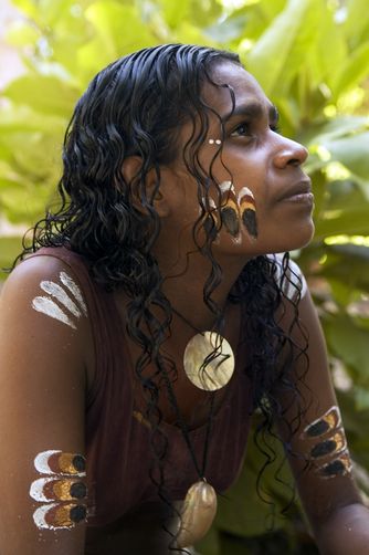 Aboriginal woman Aboriginal Culture, Medicine Woman, Indigenous Americans, Aboriginal People, Julie Andrews, We Are The World, People Of The World, World Cultures, Photos Of Women