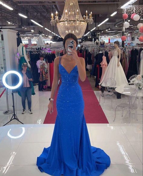 Vibrant Blue Prom Dress, Prom Dresses Aqua, Pagent Dress Ideas, Bright Blue Prom Dresses, Blue Hoco Dress Long, Brunette Prom Dress, Blue Prom Dresses 2024, Prom Dresses Senior Year, Prom Dresses Fitted Long