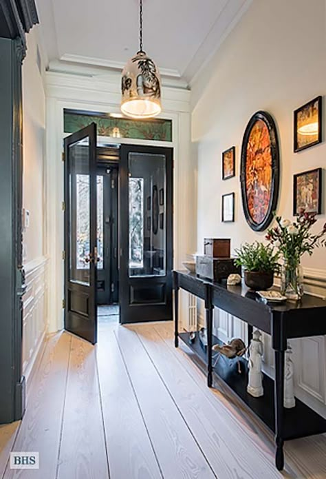 Romanesque Revival row house gets modern update in Brooklyn Brownstone Interiors, Black Console Table, Hallway Designs, Hal Decor, Modern Entryway, Foyer Design, Black Console, Entry Way Design, Doors And Windows