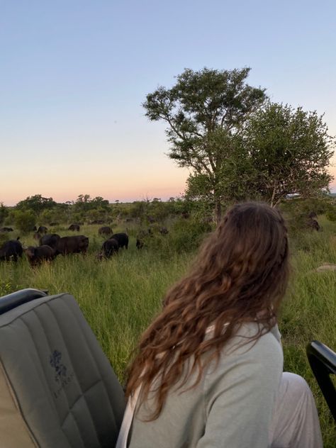 Game Drive Safari Aesthetic, Safari Aesthetic, Africa Safari Clothes, Safari Clothes, Semester At Sea, South Africa Safari, Safari Photo, Safari Outfits, Safari Chic