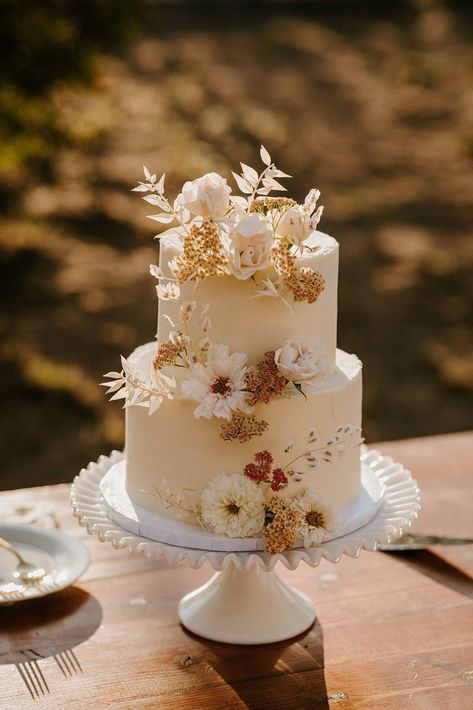 Wedding Cake Boho Chic, 2tier Wedding Cake, Beige Wedding Cake, Neutral Wedding Cake, Debut Cakes, Wedding Cake Neutral, Wedding Cake 2 Tier, Wedding Cake Two Tier, 2 Tier Wedding Cake