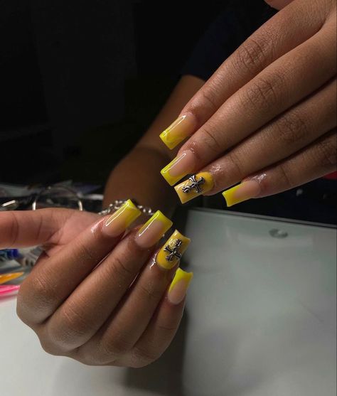 Cute Yellow French Tip Nails, Yellow And Black Acrylic Nails, Yellow Nail Set, Yellow Frenchies Nails, Short Yellow Nails Design, Cute Yellow Nails, Black And Yellow Nails Simple, Yellow Medium Acrylic Nails, Yellow And Black Nails Design