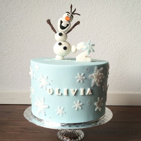 Olaf Birthday Cake Ideas, Snow Cake Birthday, Snowman Birthday Cake, Frozen Torte, Olaf Birthday Cake, Olaf Birthday Party, Disney World Birthday, Girls First Birthday Cake, Wave Cake