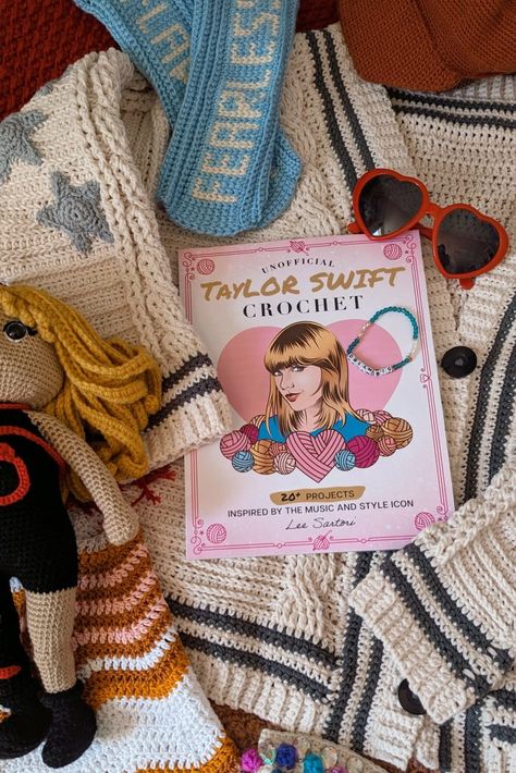 Taylor Swift Crochet Blanket, Crochet Taylor Swift, Taylor Swift Blanket, Taylor Swift Crochet, Marly Bird, Crochet Book, Crochet Creations, Crochet Baby Blanket, Frame Bag