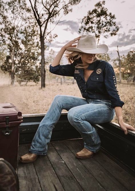 Cowgirl Poses, Western Vogue, Cowboy Costumes, Dr Post, Farm Photoshoot, Terri Clark, Real Cowgirl, Cowgirl Photoshoot, Country Gal