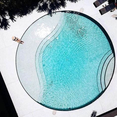 Rana Tawil (@ranatawil) • Instagram photos and videos Mineral Pool, Byron Beach, Greenhouse Interiors, Round Pool, Cool Swimming Pools, Swimming Pool Designs, Garden Bar, Circle Of Life, Cool Pools