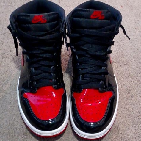 Jordans 1 black and red Jordan 1s Outfit Women, Black Jordan 1 Outfit Women, Jordan Rouge, Drippy Shoes, Jordan 1s Outfit, Jordan 1 Red, Black Is My Happy Color, Jordans 1, Jordan 1 Black