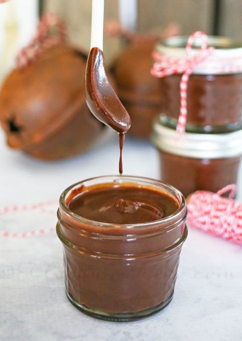 Homemade Hot Fudge Sauce, Whiskey Sauce, Homemade Hot Fudge, Magic Shell, Whiskey Recipes, Bourbon Sauce, Hot Fudge Sauce, Chocolate Bourbon, Easy Ice Cream