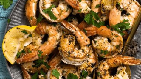 35 Insanely Delicious Shrimp Dinners Yakiudon Recipe, Easy Shrimp Dinner Recipes, Shrimp Dinner Recipes, Pan Seared Shrimp, Shrimp Dinners, Southern Shrimp And Grits, Quick Shrimp Recipes, Grilled Shrimp Salad, Seared Shrimp