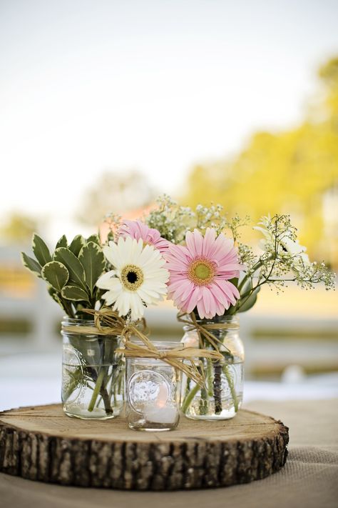 Gerbera Daisy Wedding, Daisy Centerpieces, Spring Wedding Centerpieces, Gerber Daisy, Spring Wedding Decorations, Daisy Wedding, Gerber Daisies, Gerbera Daisy, Bridal Shower Decorations