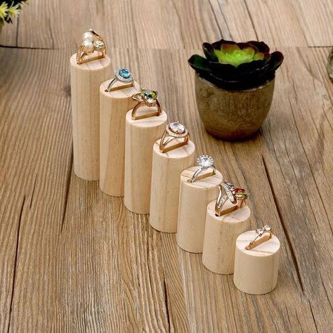 Diy Ring Holder, Ring Holder Diy, Wood Jewelry Display, Jewerly Displays, Jewelry Store Design, Diy Ring, Diy Jewelry Display, Ring Display, Craft Show Displays