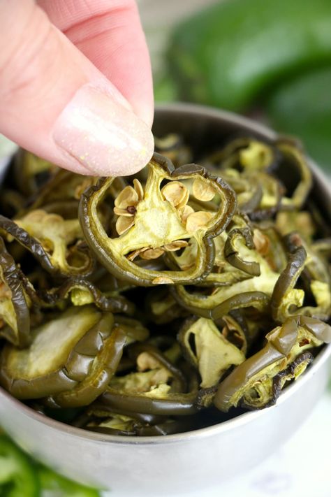 Dried Jalapenos In Oven, How To Use Dried Jalapenos, Dehydrate Jalapenos In Oven, How To Dry Jalapeno Peppers, Dehydrating Jalapeno Peppers, Dehydrated Jalapeno Peppers, Dried Jalapeno Recipes, Dehydrate Jalapenos In Dehydrator, Freeze Dried Jalapenos