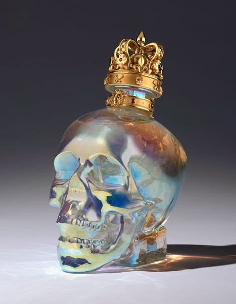 Looking for the ultimate piece of beverage based art? Look no further than the one-of-a-kind Crystal Head Vodka Aurora Magnum Cool Alcohol Bottles, Crystal Head Vodka, Crystal Wedding Dress, Alcohol Aesthetic, Alcohol Bottles, Bottle Sizes, Liquor Bottles, Skull Art, Bottle Design