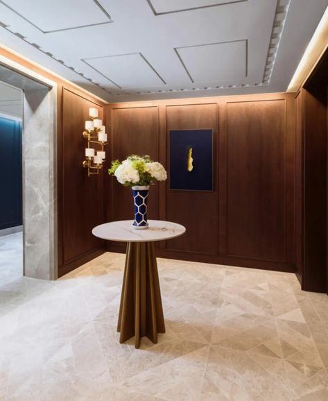 Sophisticated London Apartment by Yabu Pushelberg Grosvenor Square, Yabu Pushelberg, Art Deco Decor, Duplex Apartment, Entrance Foyer, London Apartment, Table Lamp Design, Contemporary Classic, Through The Window