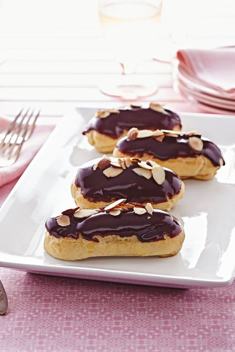 Show up at a party with these chocolate-dipped Éclairs with Almond Pastry Cream, then listen to the oohs and aahs! They only look fancy — they're actually quite simple to prepare with the help of pâte à choux, a thick and sticky pastry dough is typically made from just four ingredients. Eclair Chocolate, Mini Peach Pies, Pastry Cream Desserts, Chocolate Tres Leches Cake, Pastry Cream Recipe, Eclair Recipe, Almond Pastry, French Desserts, Pastry Cream