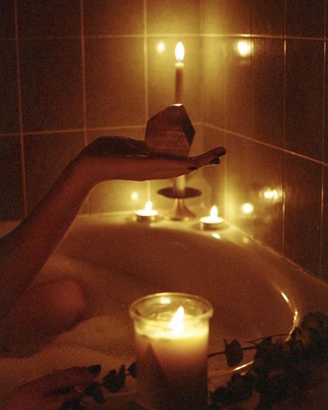 Ancient Beauty Rituals, Goddess Manifestation, Water Ceremony, Candlelight Yoga, Ritual Aesthetic, Aesthetic At Home, Candles Ritual, Bath Rituals, Visionary Board