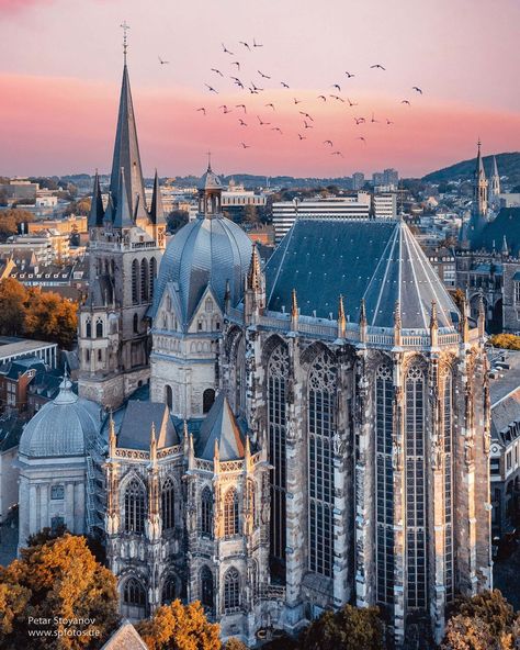 Aachen Cathedral, Aachen Germany, Old Germany, Europe Aesthetic, Travel Baby, Agra India, Open World, Poetry Book, Beautiful Cities