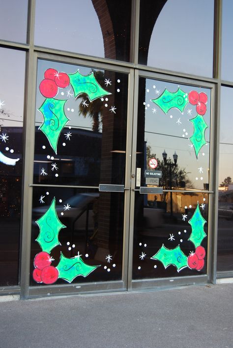 Christmas Paintings On Glass Windows, Easy Holiday Window Painting, Window Christmas Art Ideas, Christmas Themed Window Painting, Festive Window Painting, Window Painting Christmas Easy, Christmas Mirror Art, Christmas Window Painting Colorful, Christmas Window Decorations Paint