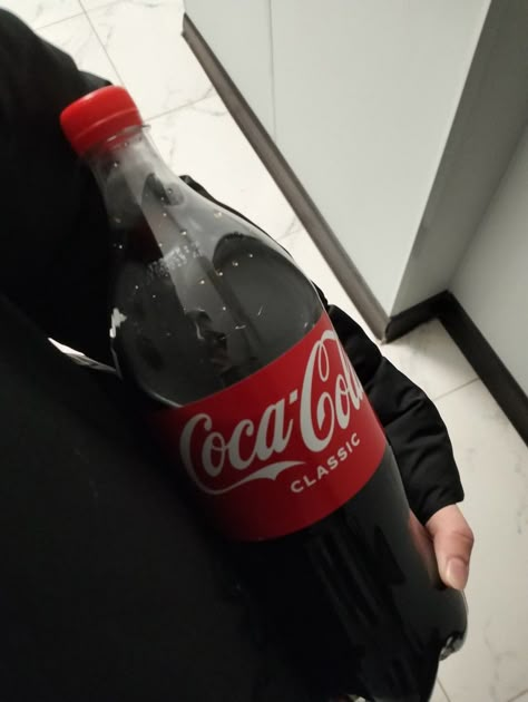 Drinking Coke Aesthetic, Coca Cola Fake Story, Coke Cola Aesthetic, Coca Cola Lata, Coca Cola Aesthetic, Cola Aesthetic, Coke Aesthetic, Bottle Of Coke, Coca Cola Zero