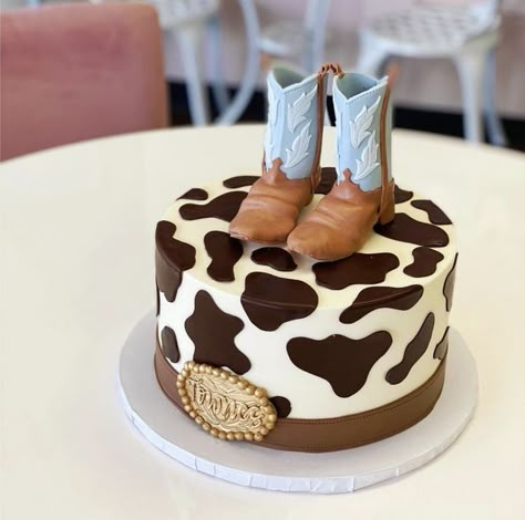 Country Cakes Birthday, Western Baby Shower Cake, First Rodeo Birthday Cake, Cowboy Baby Shower Cake, Country Birthday Cakes, Western Theme Cakes, Rodeo Cake, Western Birthday Cakes, Cowboy Baby Shower Theme