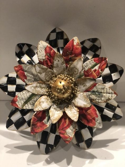 Soda Can Flowers, Mackenzie Childs Furniture, Mackenzie Childs Diy, Mackenzie Childs Inspired, Mckenzie And Childs, Aluminum Can Crafts, Harlequin Pattern, Napkin Decoupage, Star Diy