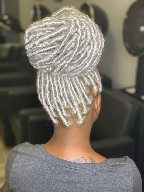 long #60 (White) faux locs with blonde #613 roots White Faux Locs, Platinum Blonde Hair Locs, Platinum Blonde Locs Black Women, 613 Faux Locs, Platinum Blonde Dreads Black Women, Platinum Faux Locs, Platinum Blonde Locs, Silver Faux Locs, Platinum Locs