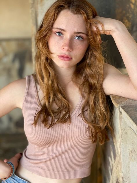 3)Kayla Leigh Wilder (Violet Brinson) 27/2/2001 Blue Eyes, Auburn Hair Violet Brinson, Beautiful Freckles, Beauty Shoot, Auburn Hair, Soft Clothes, Popular Shows, Own Style, Austin Texas, Blue Hair