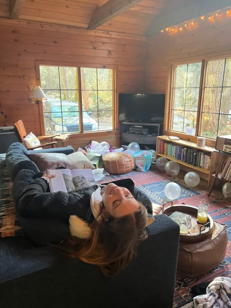 Vermont Cabin Aesthetic, Cabin Fever Aesthetic, Winter Cabin With Friends Aesthetic, Cosy Cabin Aesthetic, Winter Outdoors Aesthetic, Camping Cabin Aesthetic, Cabin Pictures Instagram Summer, Granola Winter Aesthetic, Cabin Vacation Aesthetic