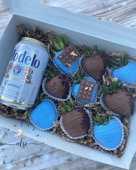 Fathers Day Desert Ideas, Father's Day Gift Treats, Father’s Day Desserts Chocolate, Father’s Day Dessert Boxes, Father’s Day Gift Strawberries, Father Day Dessert Ideas, Strawberry Father’s Day, Father’s Day Dipped Strawberries, Happy Father’s Day Chocolate Covered Strawberries