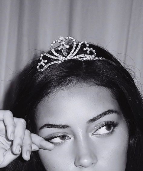 Teen Idle, Black And White Photo Wall, Black And White Picture Wall, Photographie Portrait Inspiration, Cindy Kimberly, Photo Wall Collage, Black And White Aesthetic, Black N White, Black And White Pictures