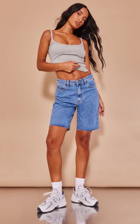 Boyfriend Shorts Outfit Summer, Denim Shorts Women Outfit, Boyfriend Shorts Outfit, New Balance 530 Outfit, Style Jorts, Knitted Loungewear, Outfits New Year, Shorts For Summer, College Fits