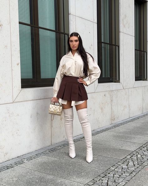 Short Skirts With Boots, Thigh High Boots And Skirt, Mini Skirt Thigh High Boots Outfit, Pleated Skirt And Boots Outfit, Pleated Mini Skirt Outfit Winter, Knew High Boots Outfits, High Boots Fall Outfit, Mini Skirt And Boots Outfit, Pleated Skirt Outfit Short