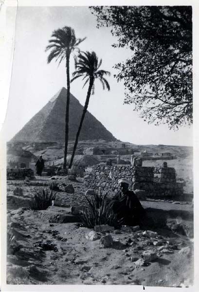 Pyramids, Giza, 1940's Egypt Vintage, Ptolemaic Egypt, Starověký Egypt, Old Egypt, The Pyramids, Egypt History, Pyramids Of Giza, Egyptian History, Ancient Egyptian Art