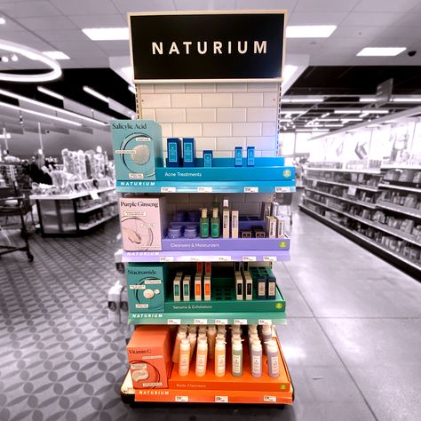 End Cap Display Retail, In Store Branding, Endcap Display Ideas, Target Display, Endcap Display, Store Display Design, Pos Design, Standee Design, Beauty Branding